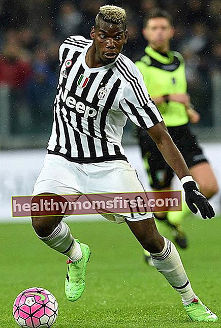 Paul Pogba dengan bola selama pertandingan antara Juventus FC dan FC Internazionale Milano pada 28 Februari 2016 di Turin, Italia
