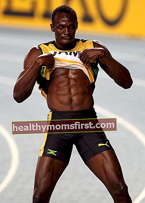 Usain Bolt bertelanjang dada