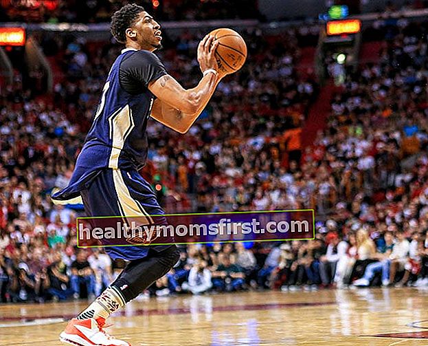 Anthony Davis beraksi semasa perlawanan antara New Orleans Hornets dan Miami Heat pada 25 Disember 2015