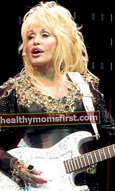 Dolly Parton seperti yang terlihat pada Juli 2014