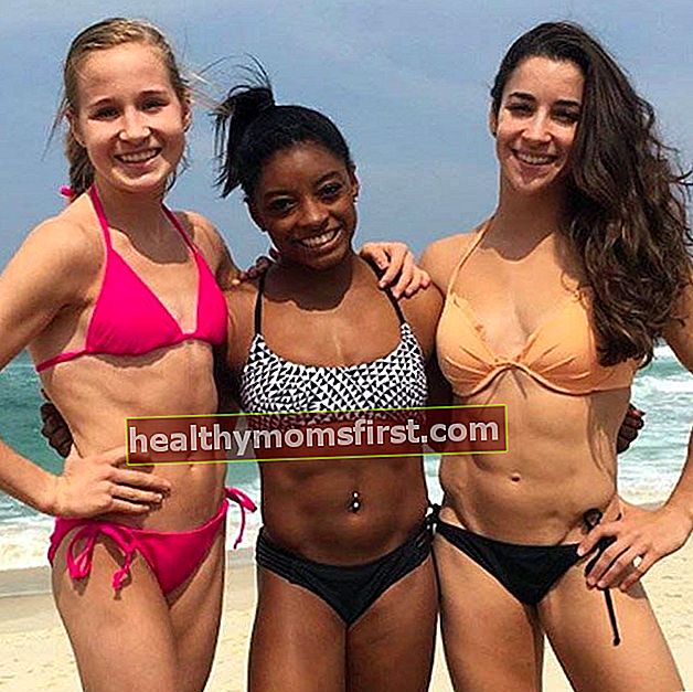 Aly Raisman, Simone Biles, Madison Kocian bikinis di pantai Rio de Janeiro Agustus 2016