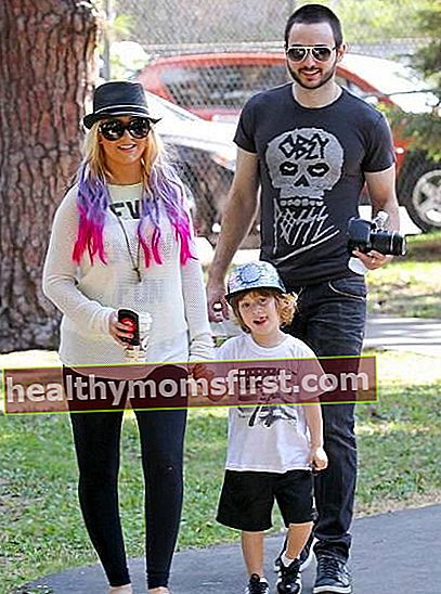 Christina Aguilera bersama Matthew Rutler dan putranya Max Liron