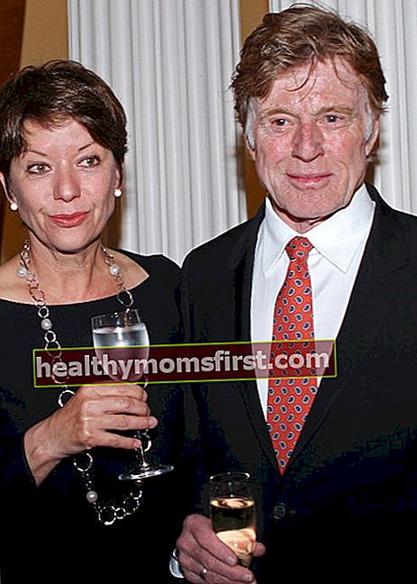 Robert Redford dengan Nyonya Sibylle Szaggers Redford pada April 2012