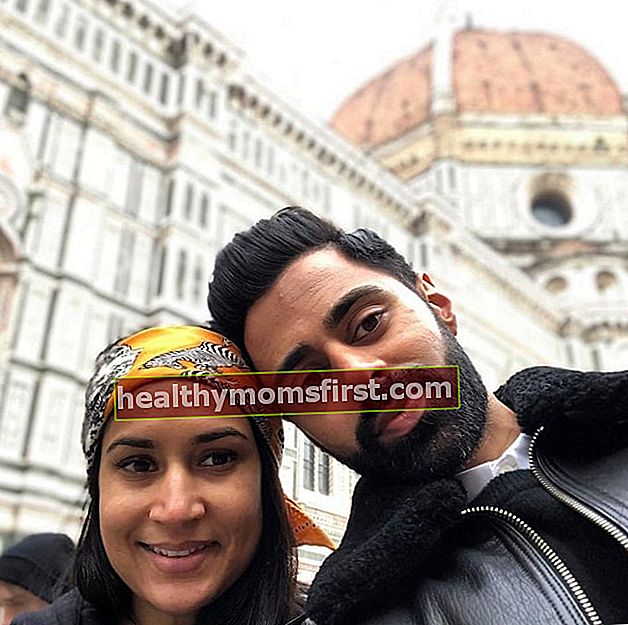 Hasan Minhaj dalam selfie dengan istrinya Beena Patel