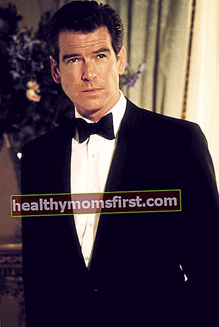 Pierce Brosnan sebagai James Bond in