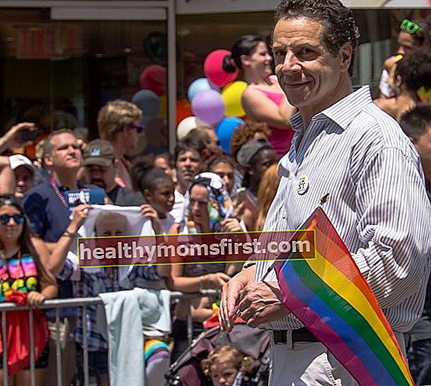 Andrew Cuomo seperti yang terlihat menghadiri Kebanggaan Gay Kota New York pada 2013