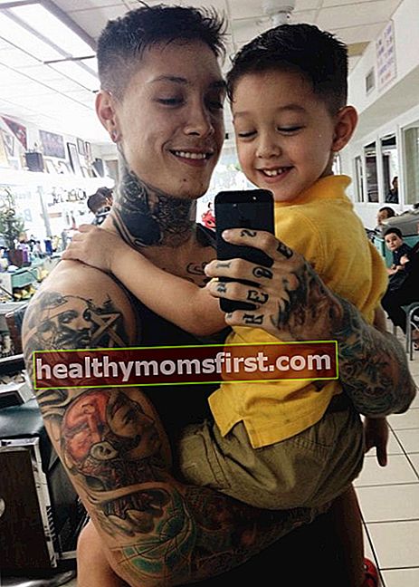 Chris Heria dalam selfie dengan putranya seperti yang terlihat pada September 2015