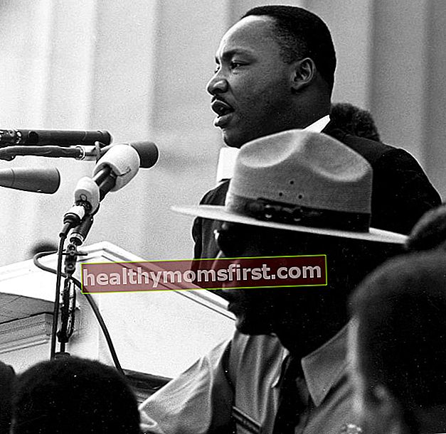 Martin Luther King Jr. berfoto saat menyampaikan pidatonya yang paling terkenal, 'I Havea Dream', di hadapan Lincoln Memorial selama Maret 1963 di Washington for Jobs and Freedom