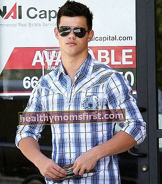 Taylor Lautner Terlihat seksi dan seksi.