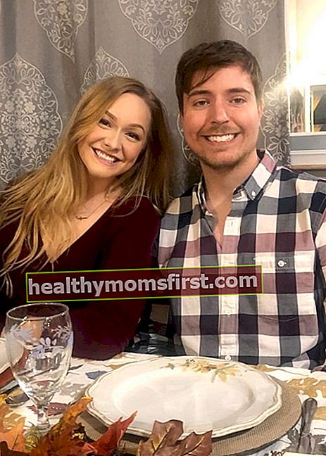 MrBeast seperti yang terlihat dalam gambar yang diambil pada hari Thanksgiving pada November 2019, bersama pacarnya Maddy Spidell