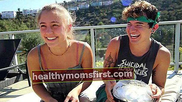 JC Caylen และแฟนสาว Lia Marie Johnson ในภาพที่แชร์บนโซเชียลมีเดียในปี 2014