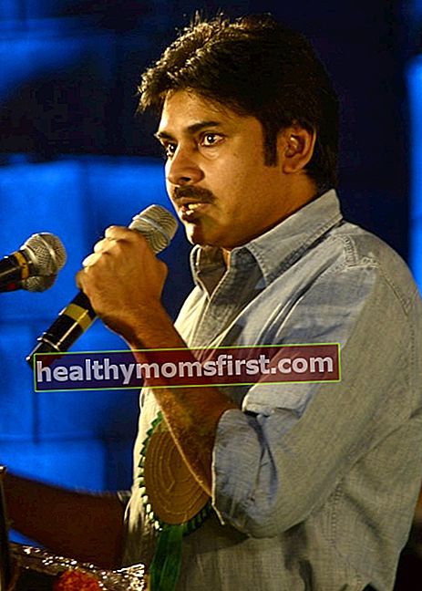 Pawan Kalyan berucap pada majlis penutupan dan majlis penganugerahan Festival Filem Kanak-kanak Antarabangsa ke-18 India, di Hyderabad pada 20 November 2013