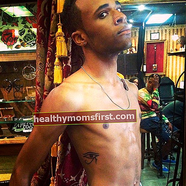 Khylin Rhambo bertelanjang dada dalam sebuah gambar yang dibagikan di Instagram-nya pada Juli 2014