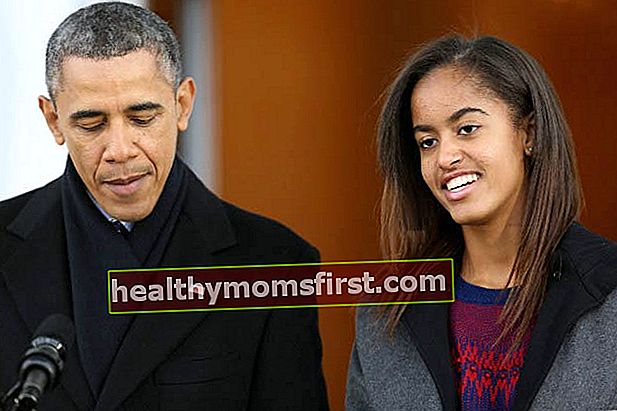 Малія Обама з батьком Бараком Обамою на конференції Білого дому в листопаді 2013 року