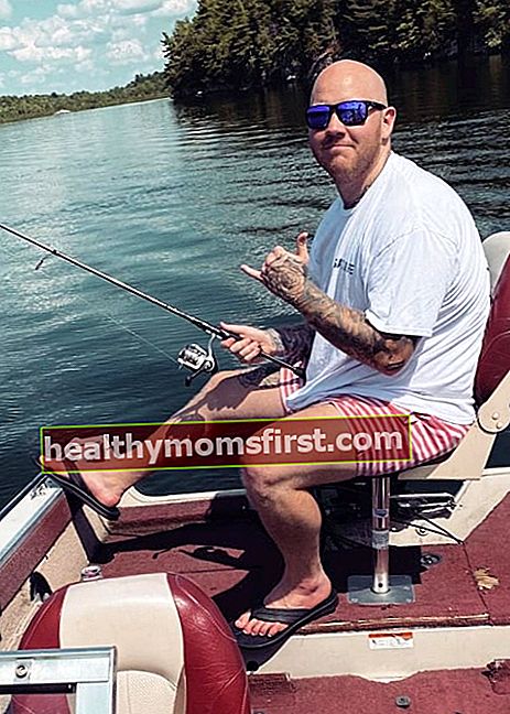 TimTheTatman seperti yang terlihat dalam gambar yang diambil pada bulan Ogos 2020, ketika dia sedang memancing