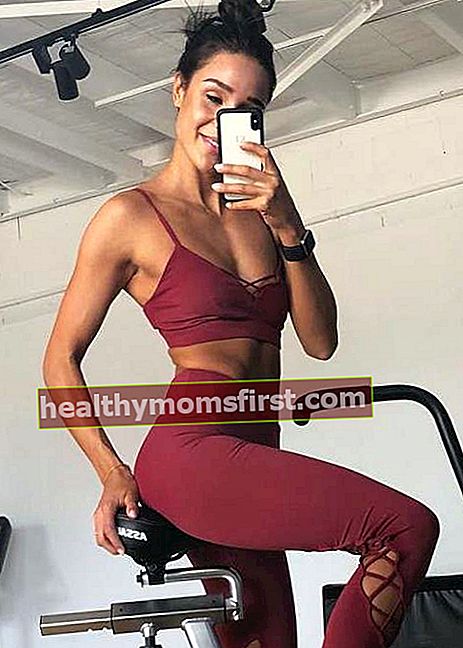Kayla Itsines dalam selfie Instagram pada bulan Disember 2017