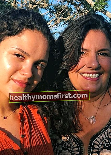 Victoria Moroles dilihat dalam selfie bersama ibunya Suzana pada Februari 2019