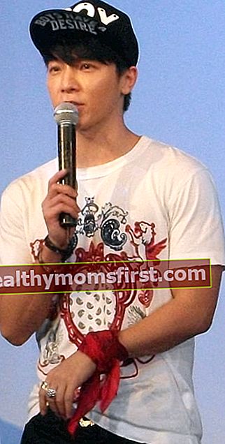 Lee Donghae seperti yang terlihat pada konferensi pers Super Junior M Breakdown di Bangkok pada Februari 2013