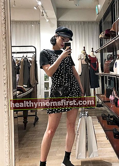 Byun JungHa terlihat saat mengambil selfie cermin di Shibuya, Tokyo, Jepang pada September 2018