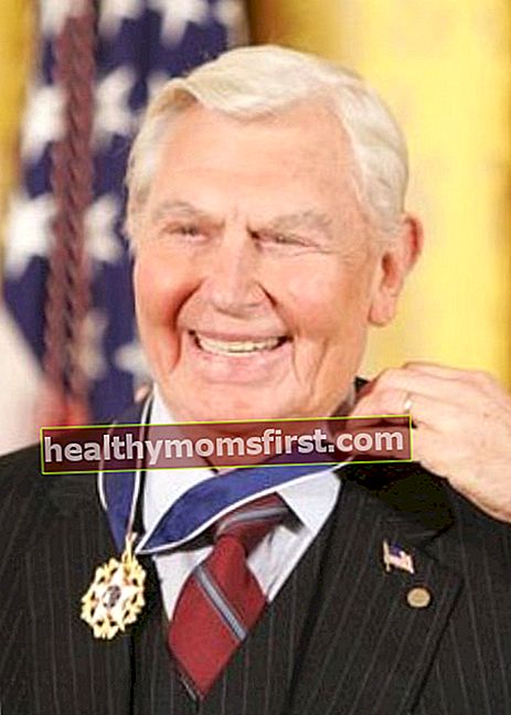 2005年11月にジョージWブッシュ大統領から大統領自由勲章を授与されたときに見られたアンディグリフィス