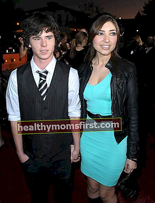 Charlie McDermott dan Shelby Young di pemutaran perdana "The Twilight Saga: New Moon" pada November 2009