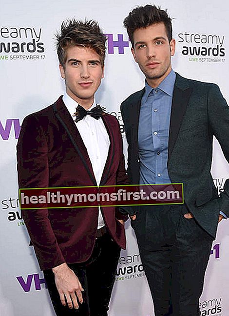 Joey Graceffa (Kiri) dan Daniel Christopher Preda selama Penghargaan Streamy Tahunan ke-5 VH1 pada September 2015