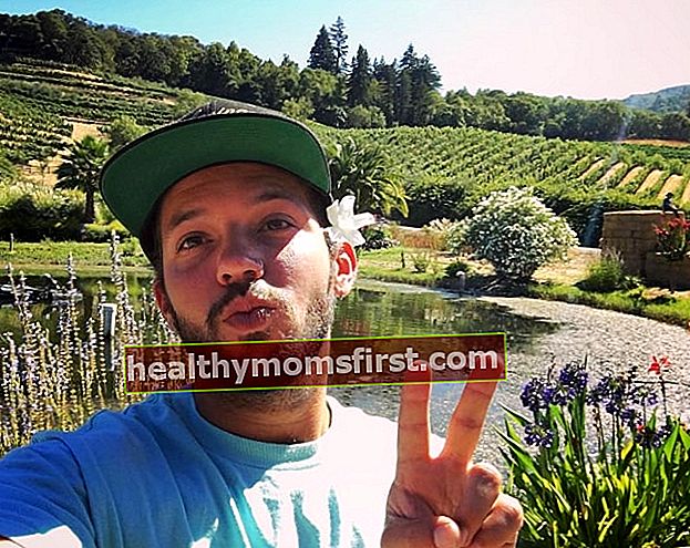 Heath Hussar cemberut dalam selfie di Benziger Family Winery pada Agustus 2016