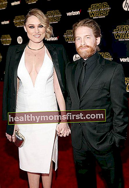 Seth Green dan Clare Grant di Penayangan Perdana Dunia "Star Wars: The Force Awakens" pada Desember 2015