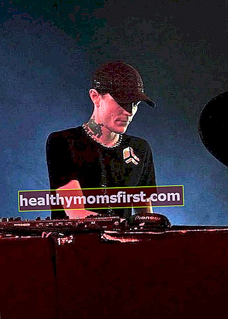 Deadmau5 tampil tanpa kedok di Festival Glastonbury pada tahun 2009