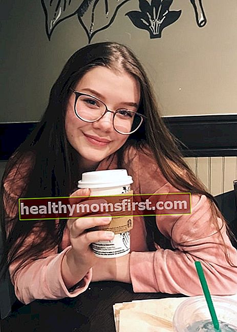 Holly Westlake tersenyum untuk foto yang melakukan kencan makan siang bersama ibu dan saudara perempuannya pada Januari 2018
