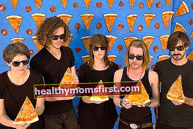 Macaulay Culkin (kedua dari kanan) di The Pizza Underground