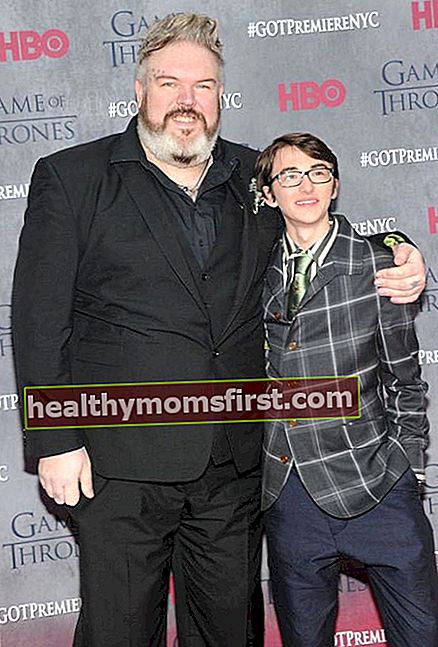 Kristian Nairn ร่วมกับ Isaac Hempstead Wright ในรอบปฐมทัศน์ Game of Thrones ซีซั่น 4 ในเดือนมีนาคม 2014