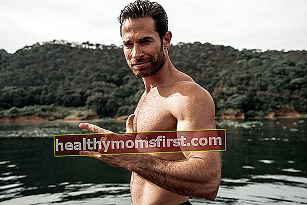 Sebastian Rulli terlihat saat berpose tanpa baju di Valle de Bravo, Meksiko pada Januari 2020