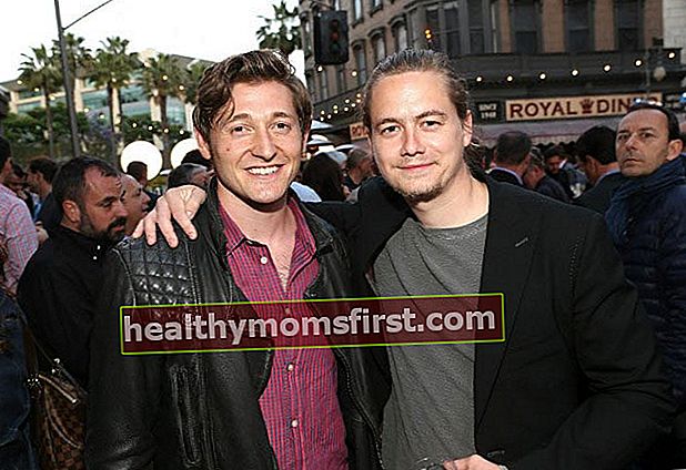 2013年5月の20世紀フォックステレビジョンディストリビューションのイベントでの仲間の俳優ルーカスネフとクリストフサンダース（右）
