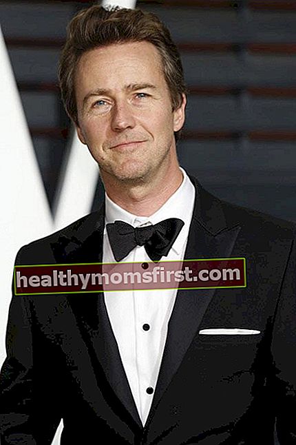 Edward Norton ในงาน Vanity Fair Oscar Party ปี 2015