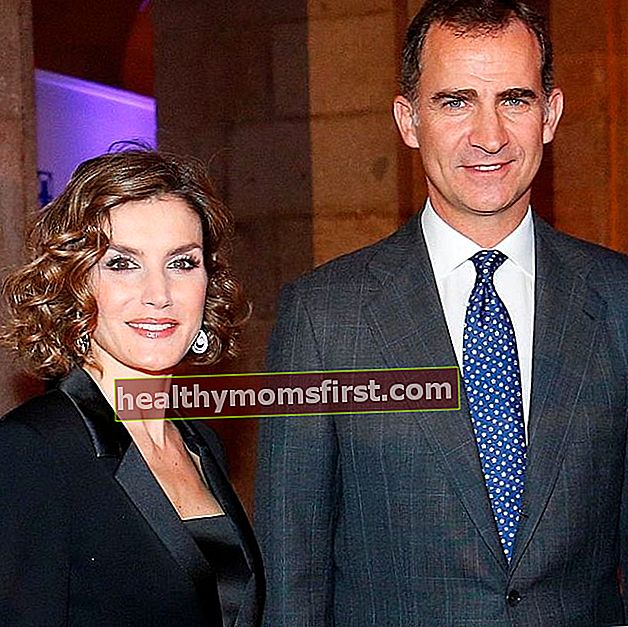 2015年11月24日に見られるように彼の妻レティシア女王とスペインの王