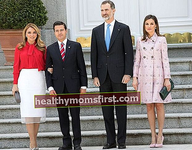 2018年4月にメキシコの元大統領エンリケペーニャニエトと彼の妻アンジェリカリベラと一緒に立っているスペインの王と女王