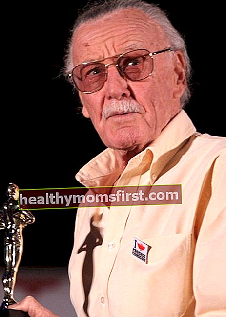 2011 년 5 월 애리조나 주 피닉스에서 열린 Phoenix Comic-Con에서 Stan Lee