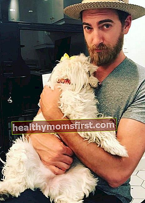 Rhett James McLaughlin dengan anjingnya seperti yang terlihat pada Mei 2017
