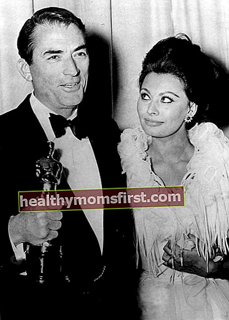 Gregory Peck seperti yang terlihat dengan Sophia Loren di Academy Awards pada tahun 1963