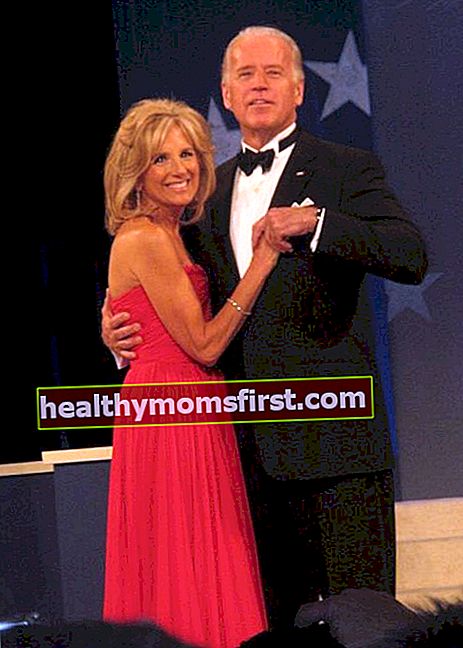 Jill dan Joe Biden dilihat menari di Obama Home States Ball pada tahun 2009