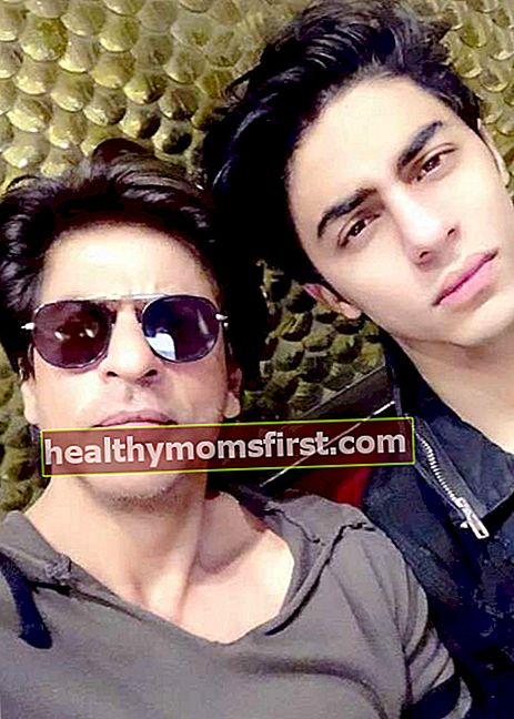 Aryan Khan dan Shah Rukh Khan dalam selfie Instagram seperti yang terlihat pada Januari 2018