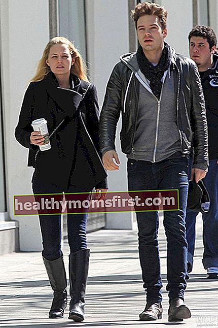 Jennifer Morrison dan Sebastian Stan