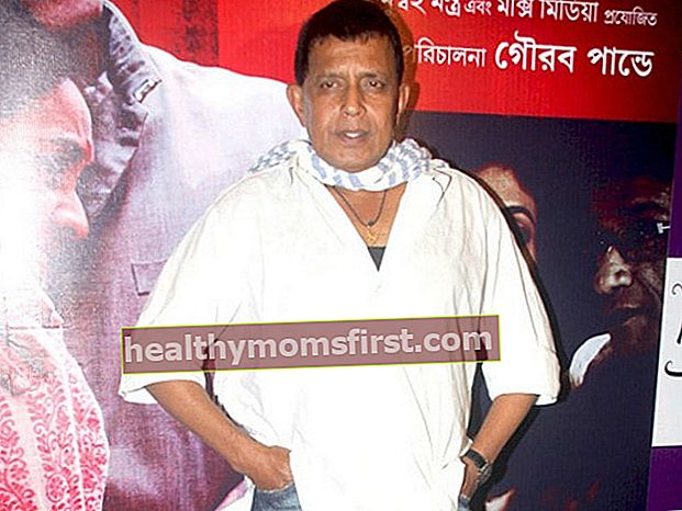 Mithun Chakraborty pada tayangan perdana filem Bengali Shukno Lanka pada bulan Ogos 2012