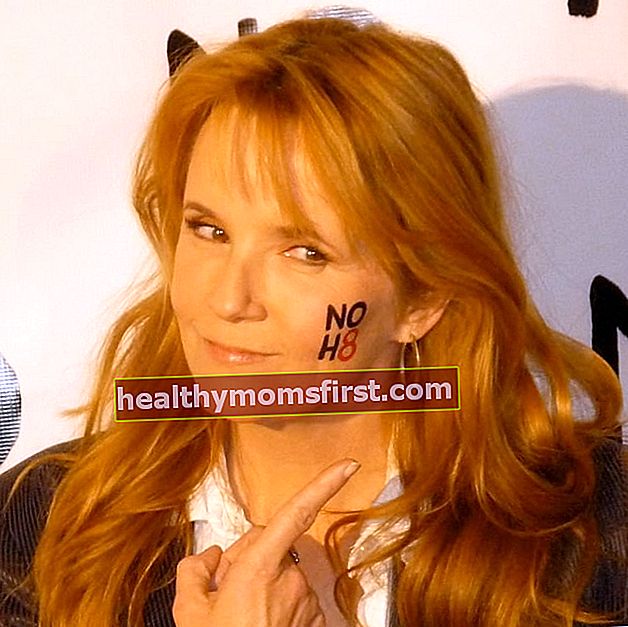 Lea Thompson seperti yang terlihat dalam gambar yang diambil saat mempromosikan Kampanye NOH8 pada 4 Januari 2009