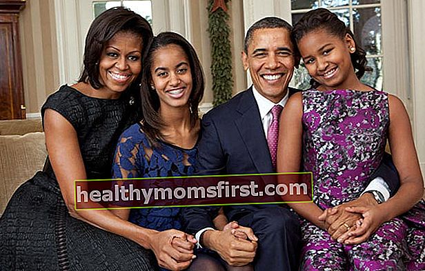 Michelle Obama, Barack Obama dan 2 putri mereka