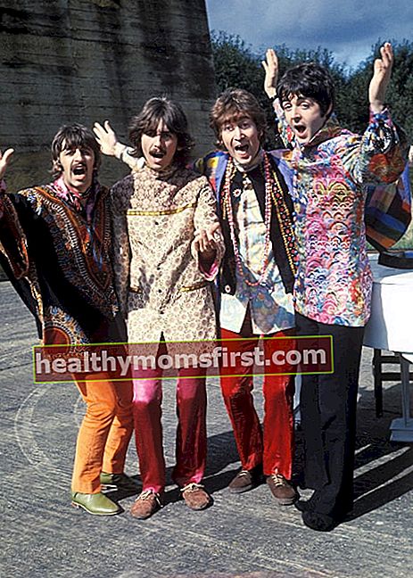 Dari Kiri ke Kanan - Ringo Starr, George Harrison, John Lennon, dan Paul McCartney seperti yang terlihat selama The Beatles 'Magical Mystery Tour