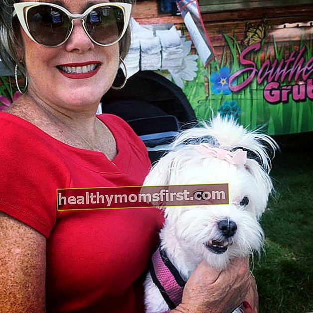 キャシーネスビット-2017年8月に見られるように彼女の犬とスタイン