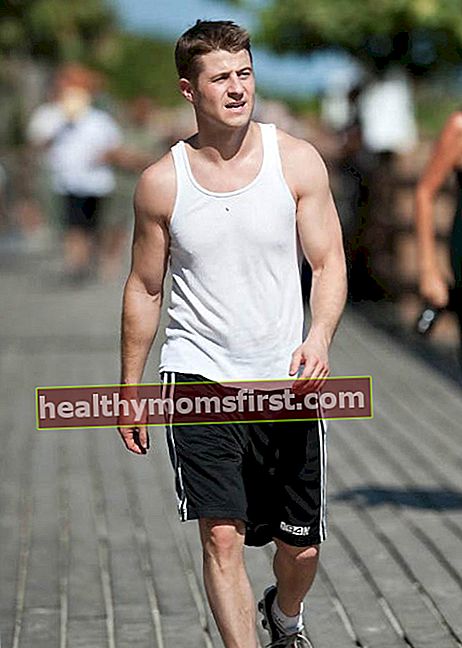 Ben McKenzie sedang jogging di Miami Beach pada November 2016