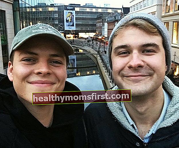 Alex Høgh Andersen (Kiri) dan Magnus Haugaard Petersen dalam selfie pada Desember 2018